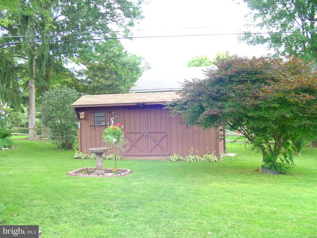 1795 Hemlock Road Lancaster, PA 17603 - Photo 3 of 21 Gallery Image 3