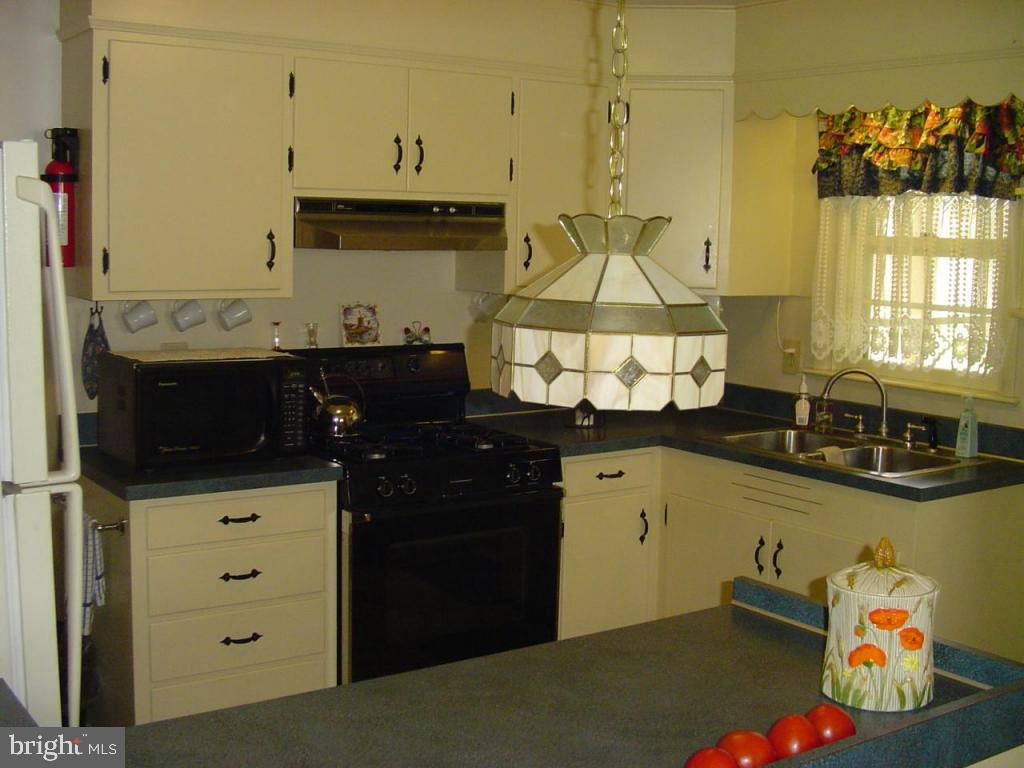 1795 Hemlock Road Lancaster, PA 17603 - Photo 7 of 21 Gallery Image 7