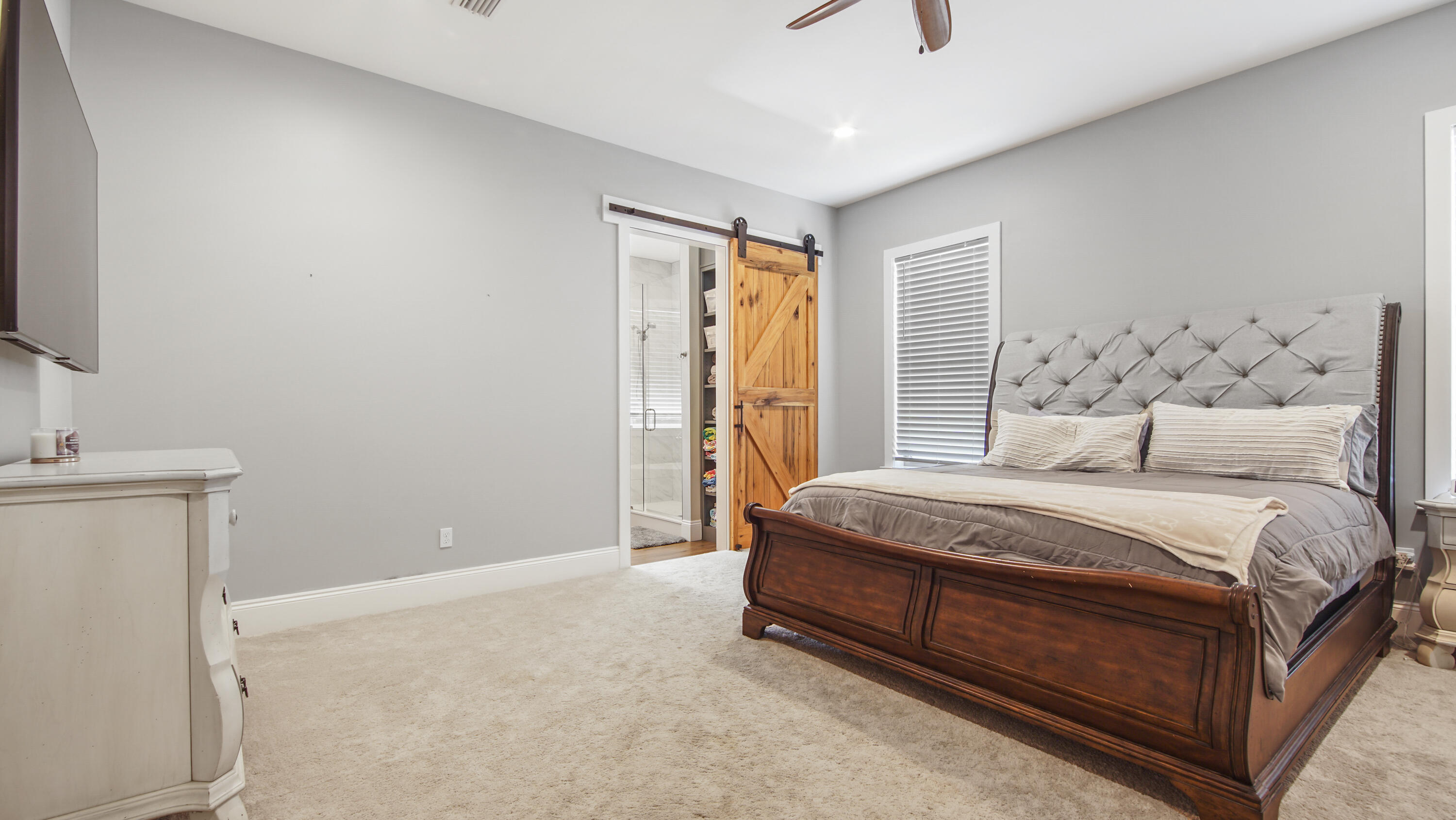 2750 Edwards Road Southport, FL 32409 - Photo 38 of 60 a spacious bedroom with a bed and a window