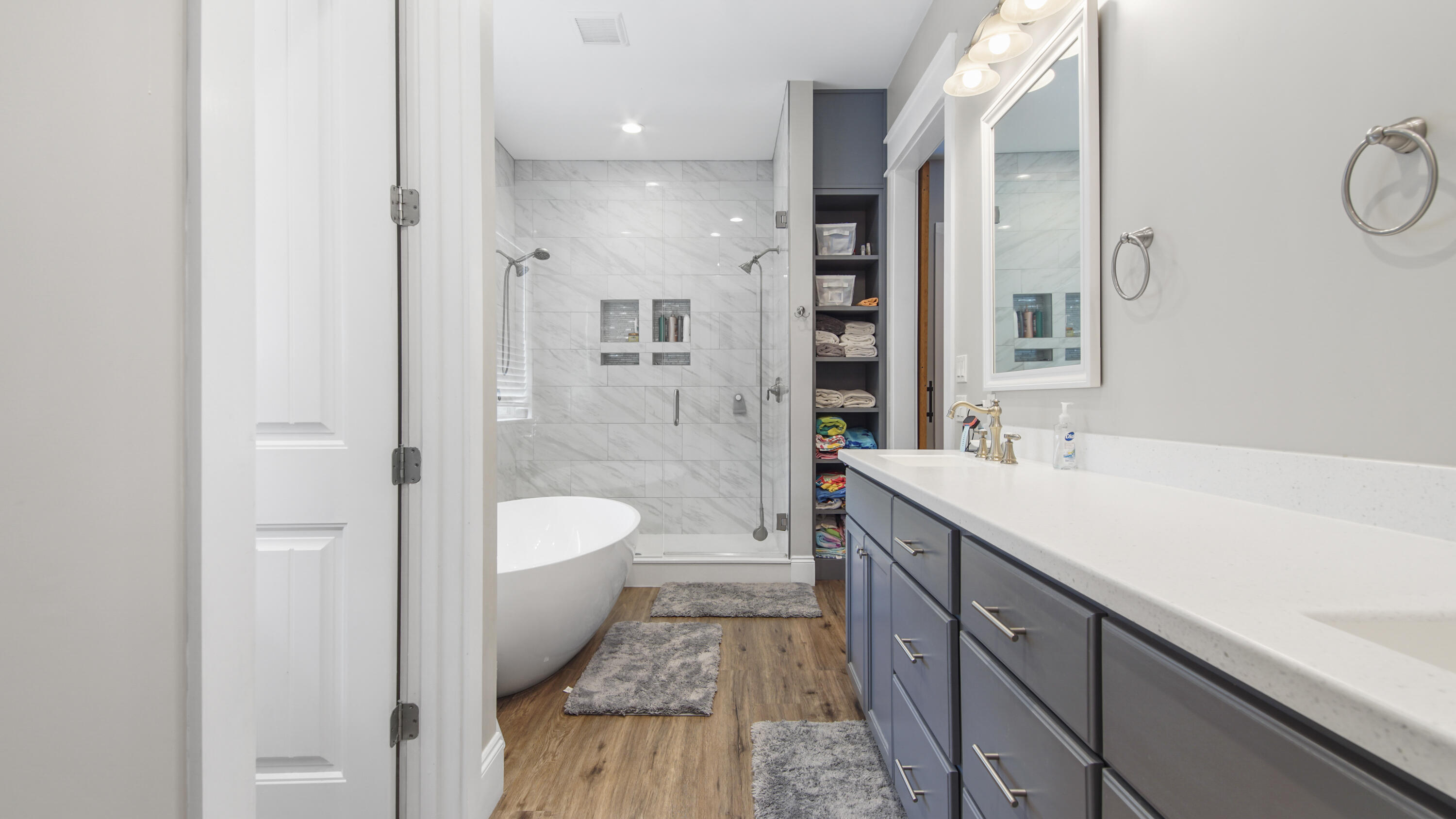 2750 Edwards Road Southport, FL 32409 - Photo 42 of 60 a spacious bathroom with a shower sink and a mirror