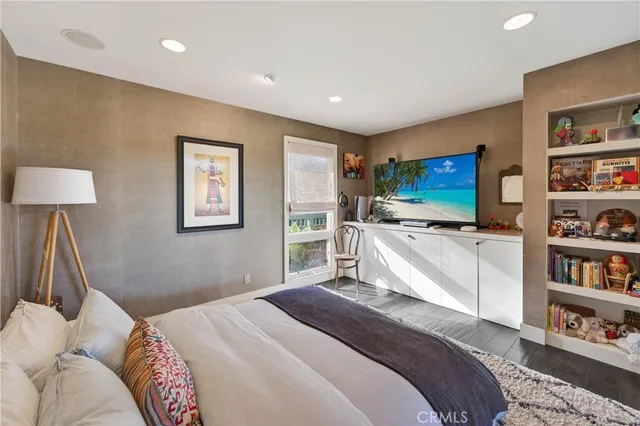 a outdoor living room with patio furniture and a potted plant