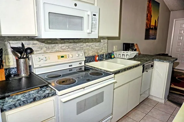 $129,900 | 1881 Mazo Manor Road, Unit I6, Lutz, FL 33558