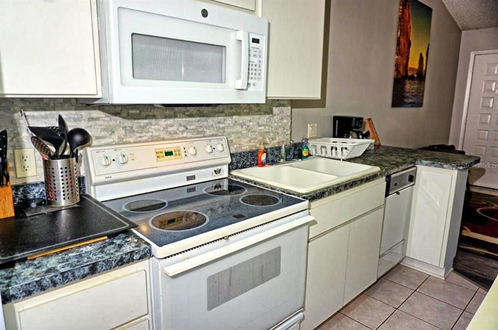 1881 Mazo Manor Road, Unit I6 Lutz, FL 33558 - Photo 15 of 36