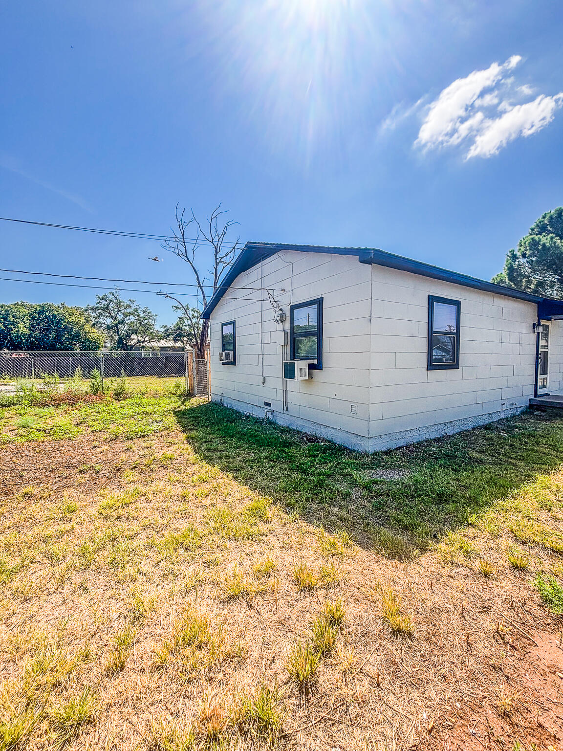 505 East 37th Street Lubbock, TX 79404 - Photo 4 of 25 a view of a house with backyard and garden