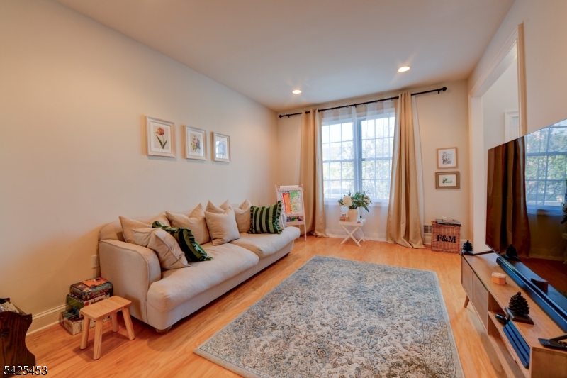 26 Pine Lane Springfield, NJ 07081 - Photo 4 of 20