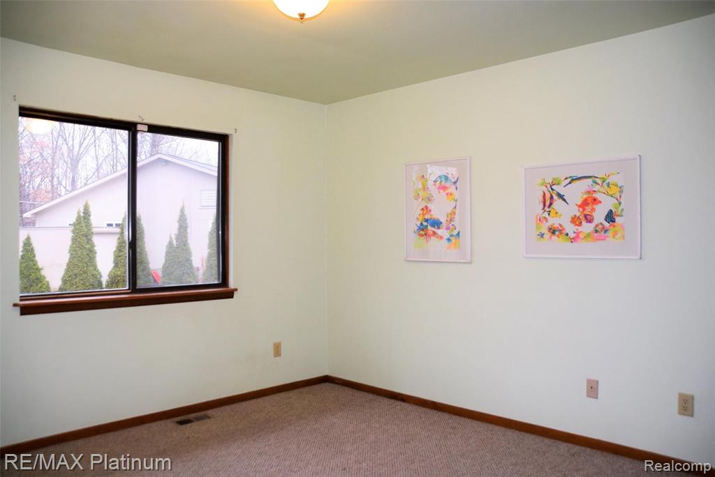 643 Six Mile Road Whitmore Lake, MI 48189 - Photo 7 of 22