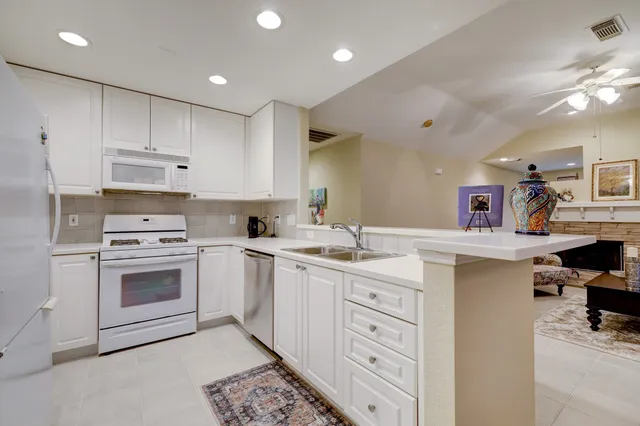 $2,800 | 10 Stone Creek Place, The Woodlands, TX 77382