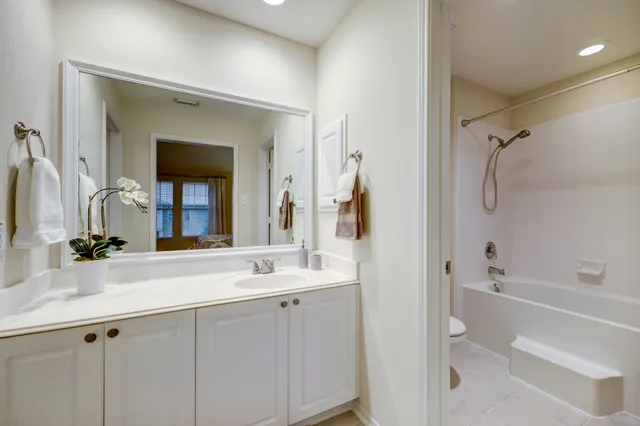 $2,800 | 10 Stone Creek Place, The Woodlands, TX 77382