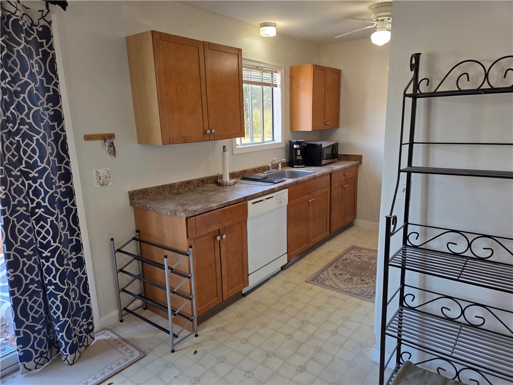 15 Meadowview Terrace Westerly, RI 02891 - Photo 4 of 17