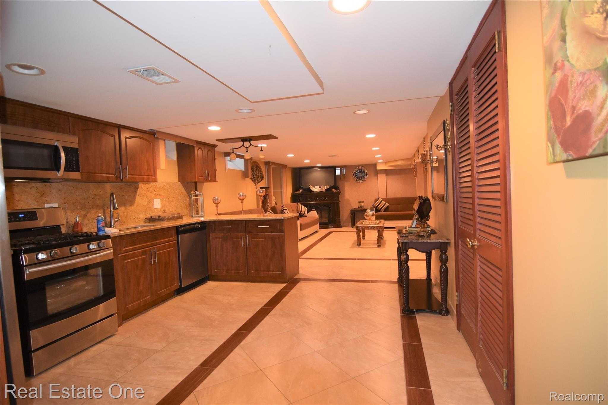 5151 Chase Road Dearborn, MI 48126 - Photo 38 of 39 DSC_4223 - Copy - Copy - Copy.JPG