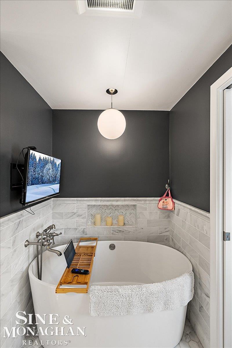595 Thorntree Road Grosse Pointe Woods, MI 48236 - Photo 40 of 64