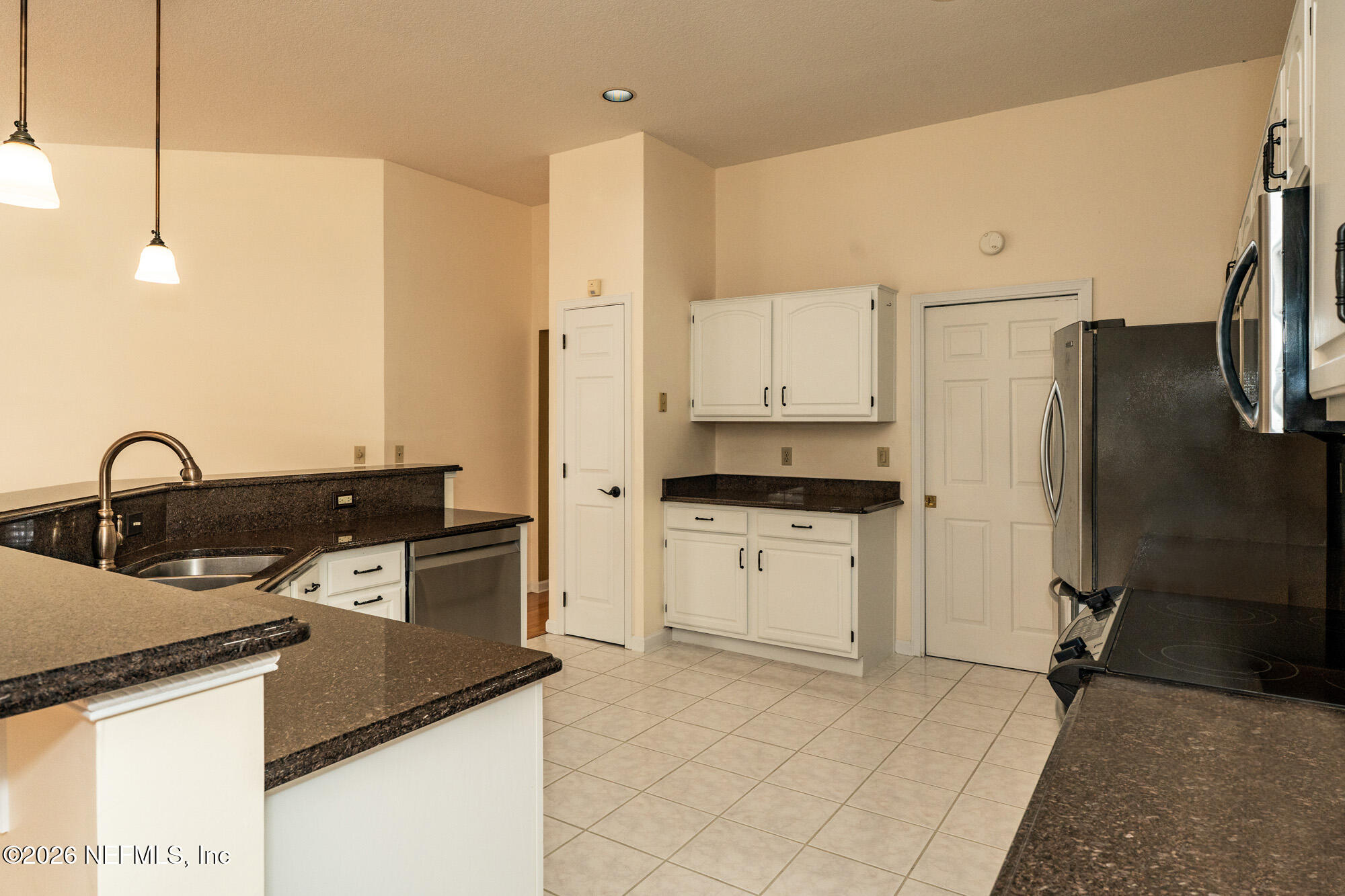 13177 Cricket Cove Road North Jacksonville, FL 32224 - Photo 15 of 39 a kitchen with stainless steel appliances granite countertop a sink stove and refrigerator