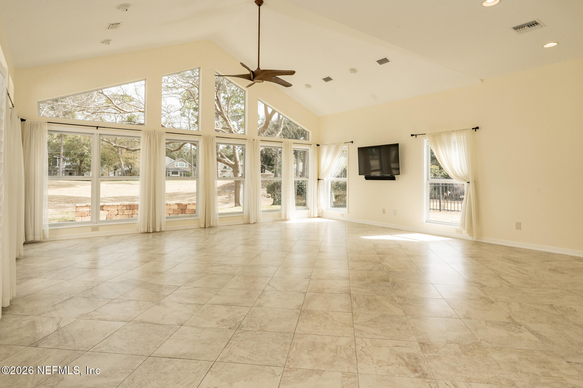 13177 Cricket Cove Road North Jacksonville, FL 32224 - Photo 20 of 39 a view of an empty room with a window