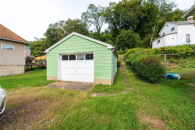 $96,900 | 419 Vandergrift Lane, East Vandergrift, PA 15629
