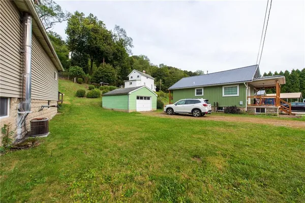 $86,900 | 419 Vandergrift Lane, East Vandergrift, PA 15629