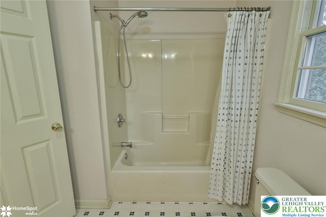 4070 Ross Road Bethlehem, PA 18020 - Photo 32 of 59