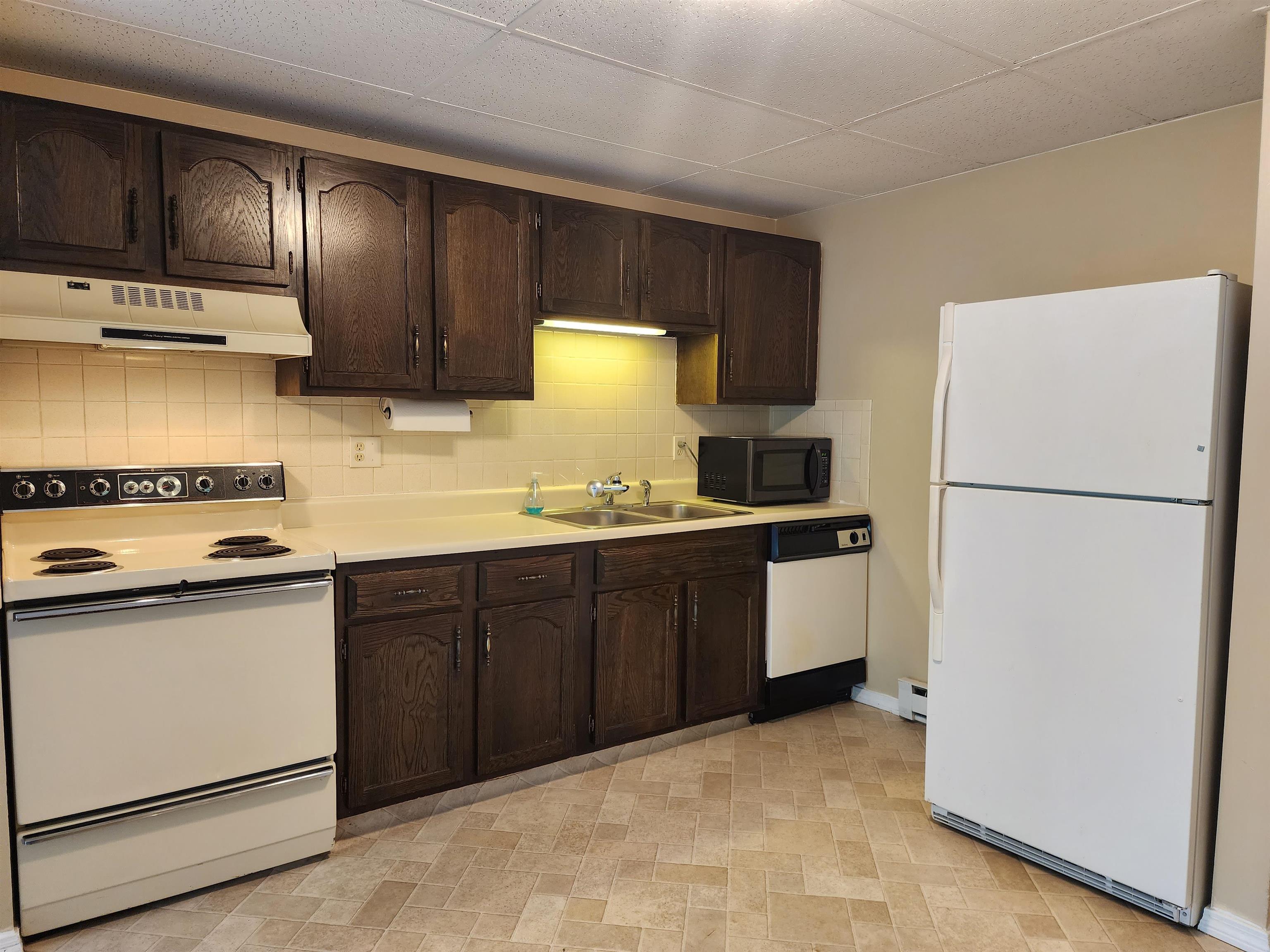 74 E Constitution Drive, Unit 74 Londonderry, NH 03053 - Photo 13 of 28