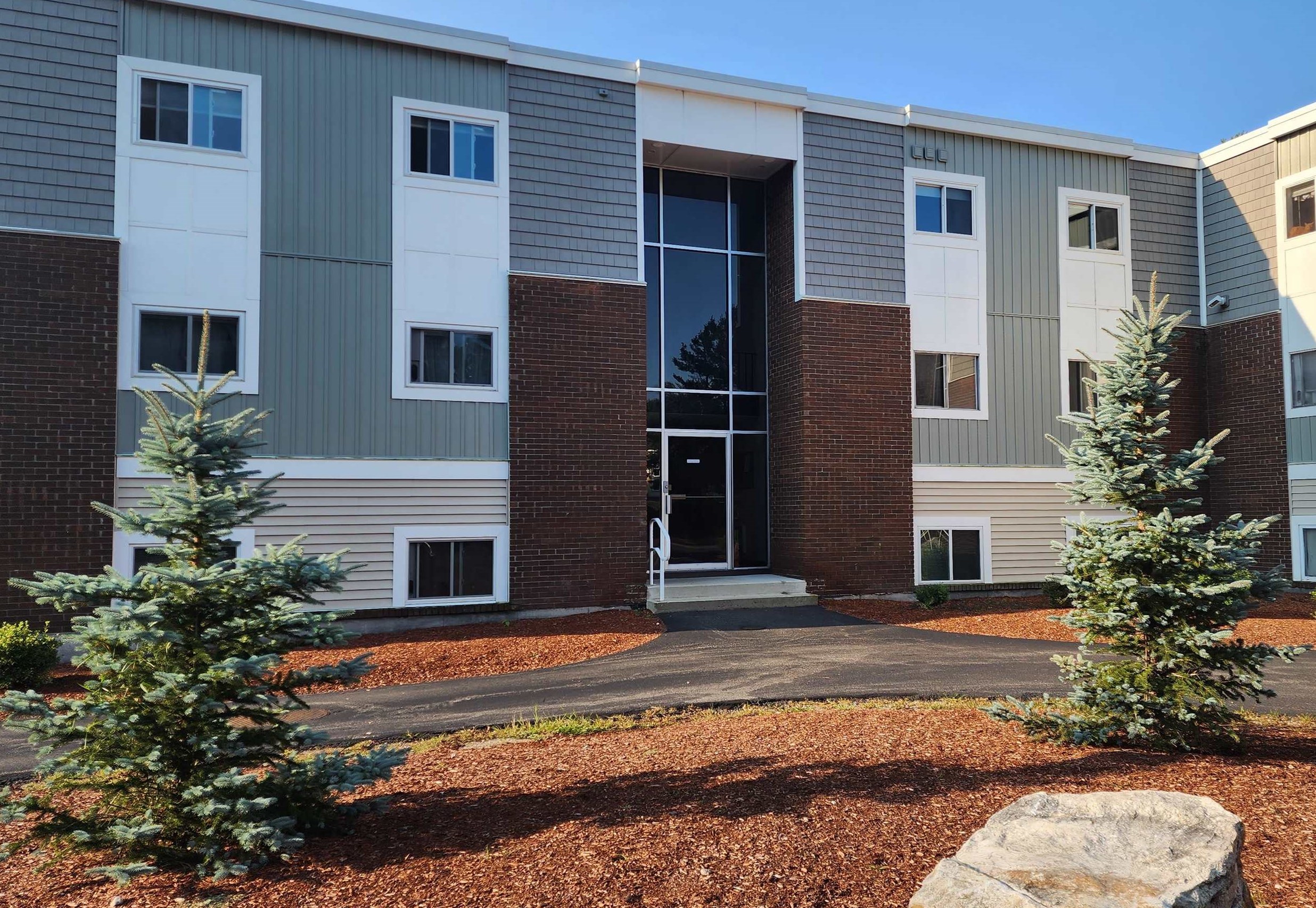 74 E Constitution Drive, Unit 74 Londonderry, NH 03053 - Photo 14 of 28