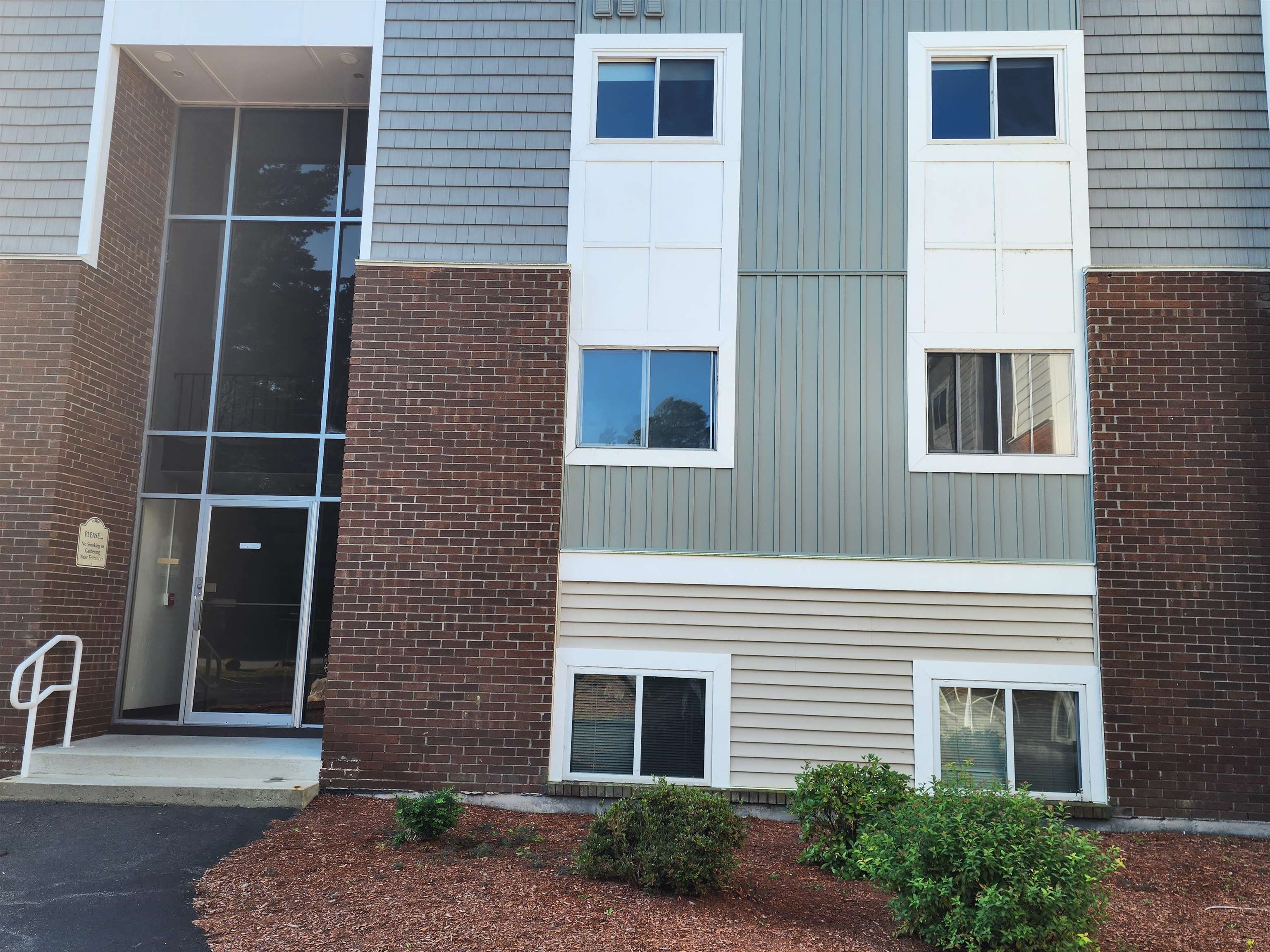 74 E Constitution Drive, Unit 74 Londonderry, NH 03053 - Photo 15 of 28