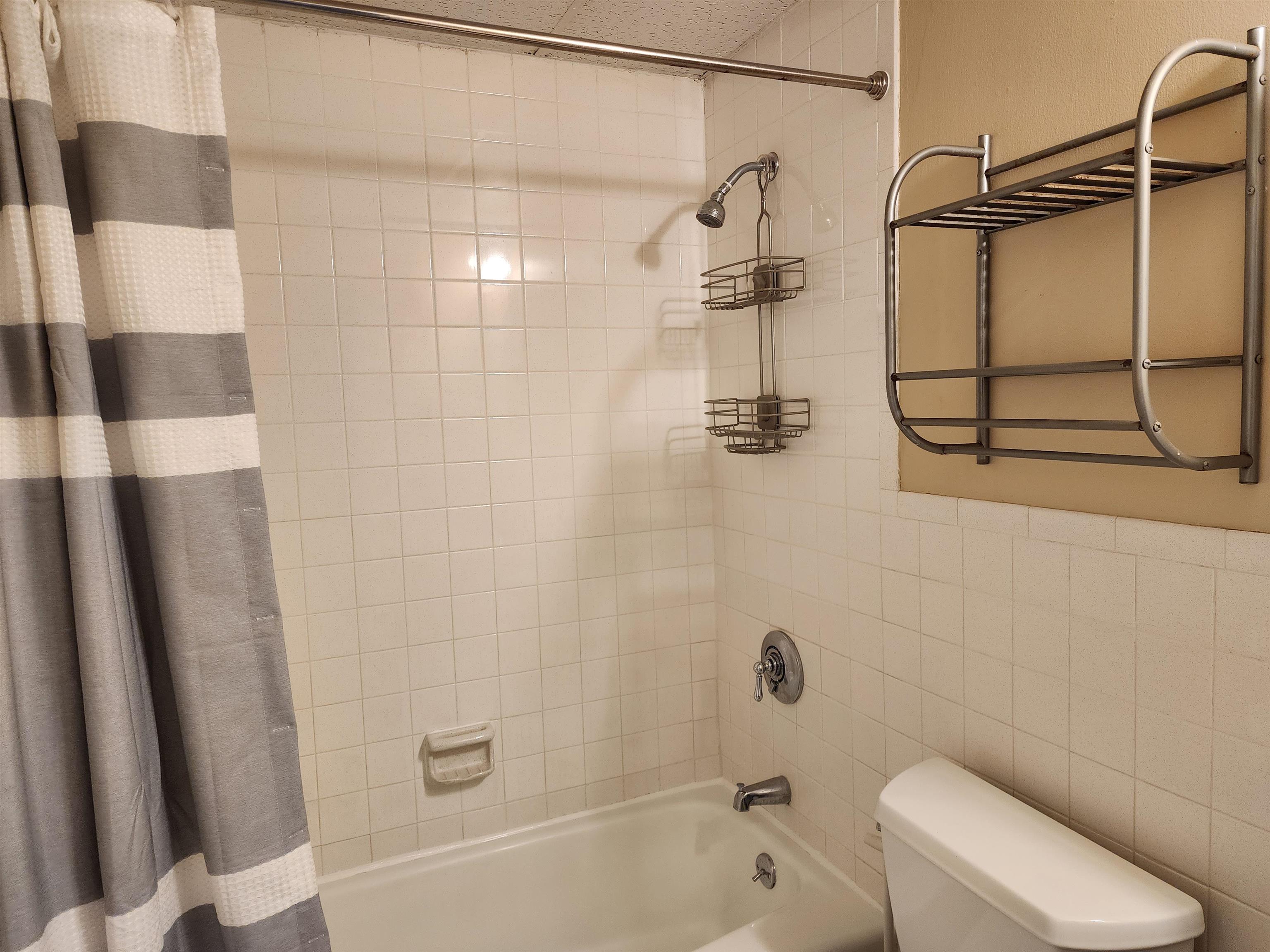 74 E Constitution Drive, Unit 74 Londonderry, NH 03053 - Photo 5 of 28