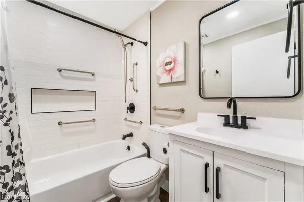 $2,100 | 4218 Fulton Place, Las Vegas, NV 89107
