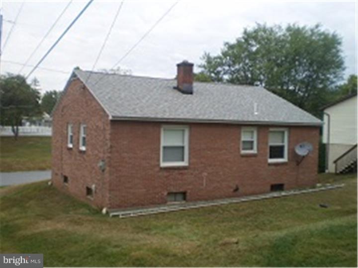 112 Orchard Place Reading, PA 19607 - Photo 2 of 8 Gallery Image 2