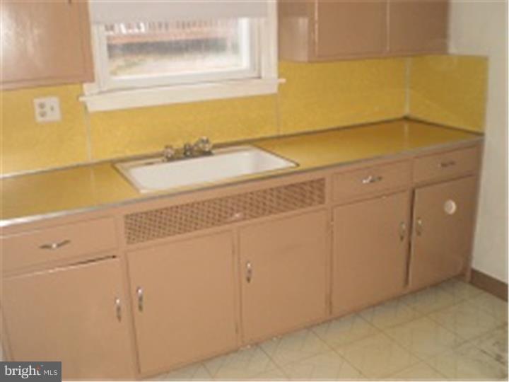 112 Orchard Place Reading, PA 19607 - Photo 3 of 8 Gallery Image 3