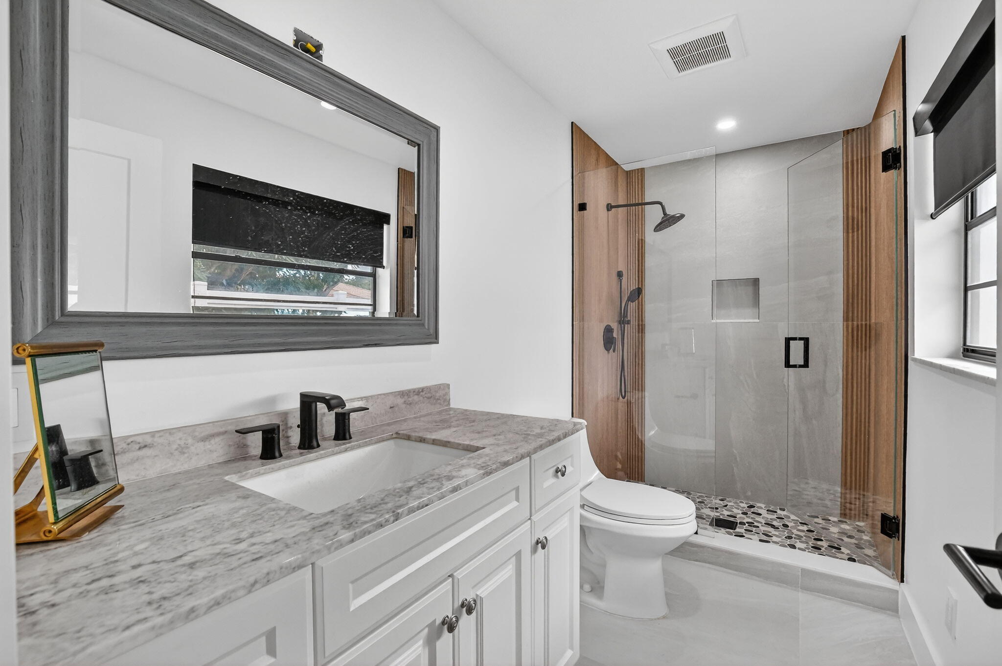 20833 Sonrisa Way Boca Raton, FL 33433 - Photo 31 of 50 Bathroom 2