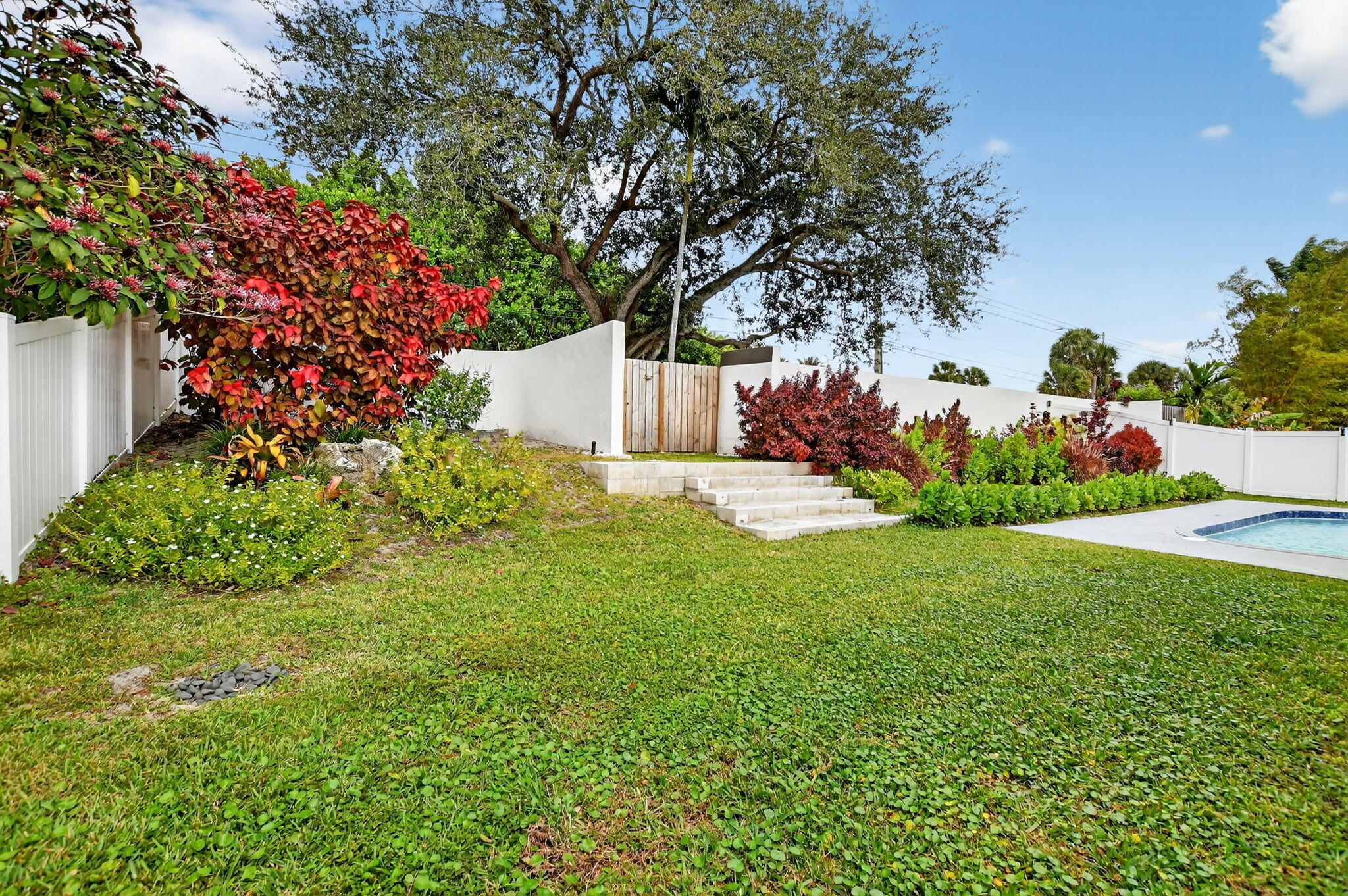 20833 Sonrisa Way Boca Raton, FL 33433 - Photo 47 of 50 Yard