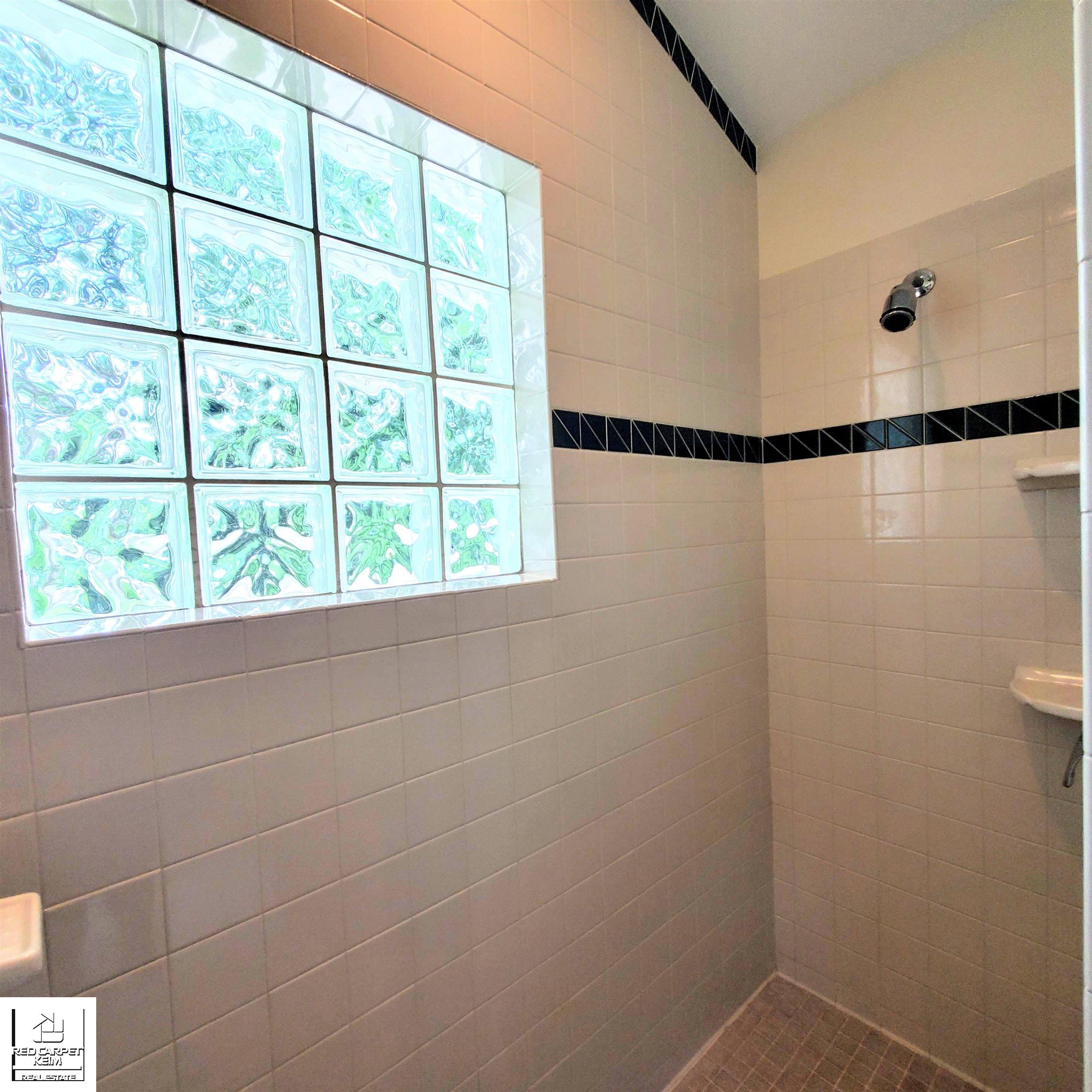 6380 East Pierson Road Flint, MI 48506 - Photo 15 of 41 50148429-c9b7e582-ec23-4f80-848c-45508c42ec2e.JPG