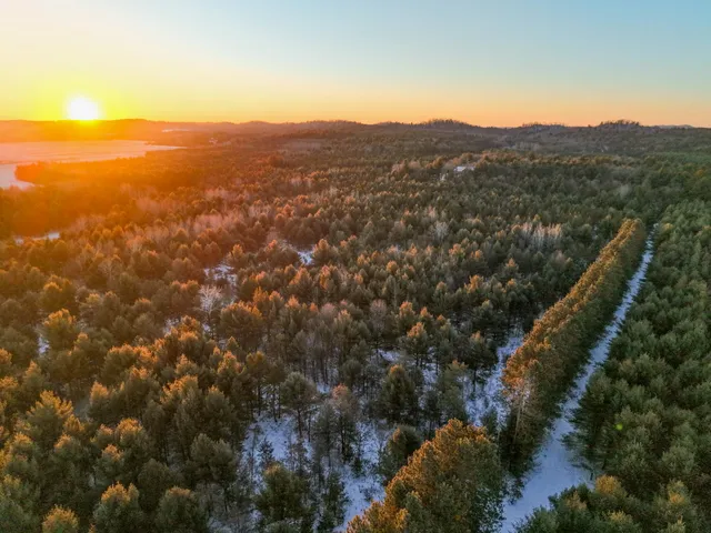 $100,000 | 1 County Highway, Sparta, WI 54656