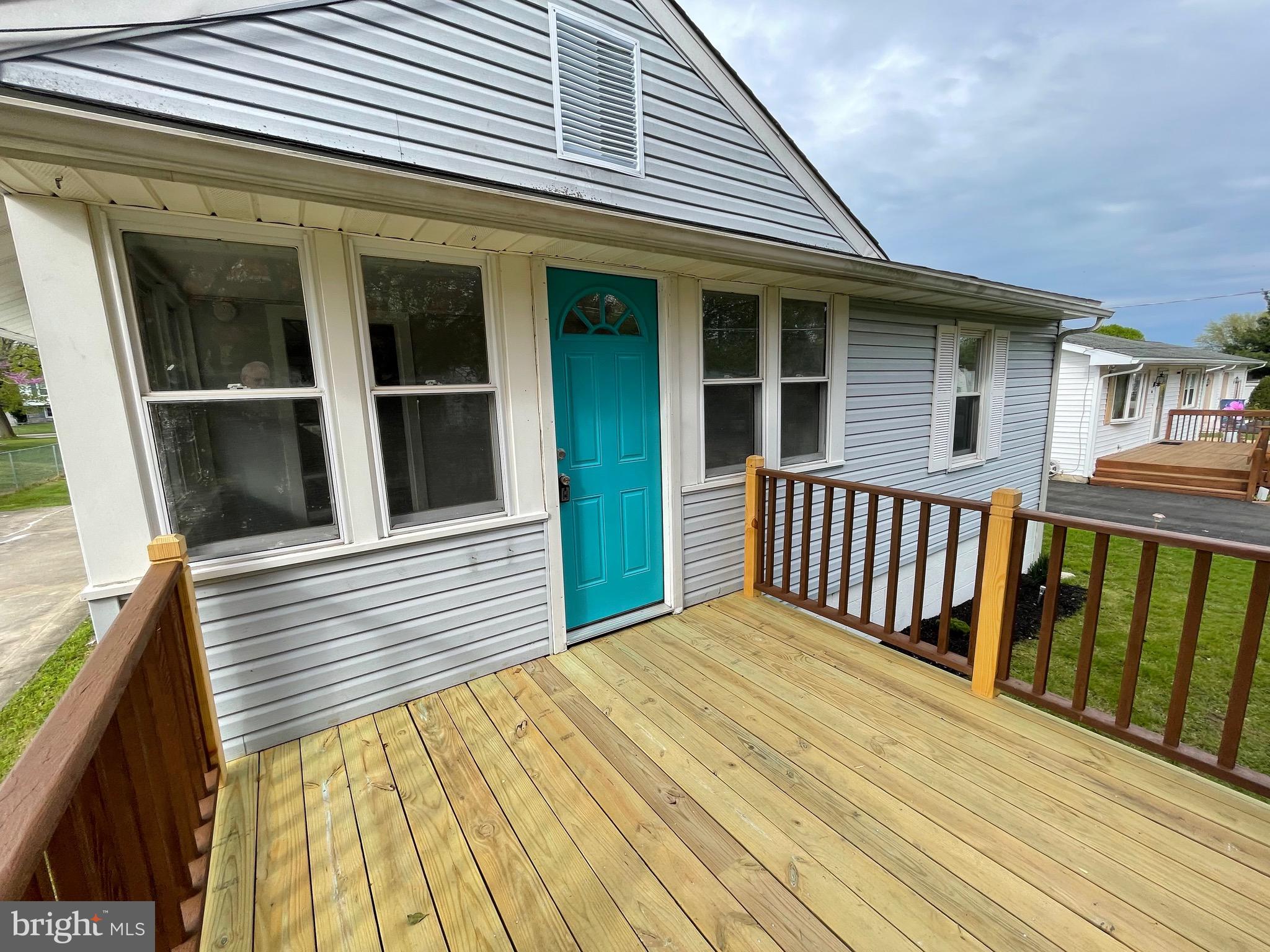 115 Georgia Road Pennsville, NJ 08070 - Photo 3 of 33 Front deck
