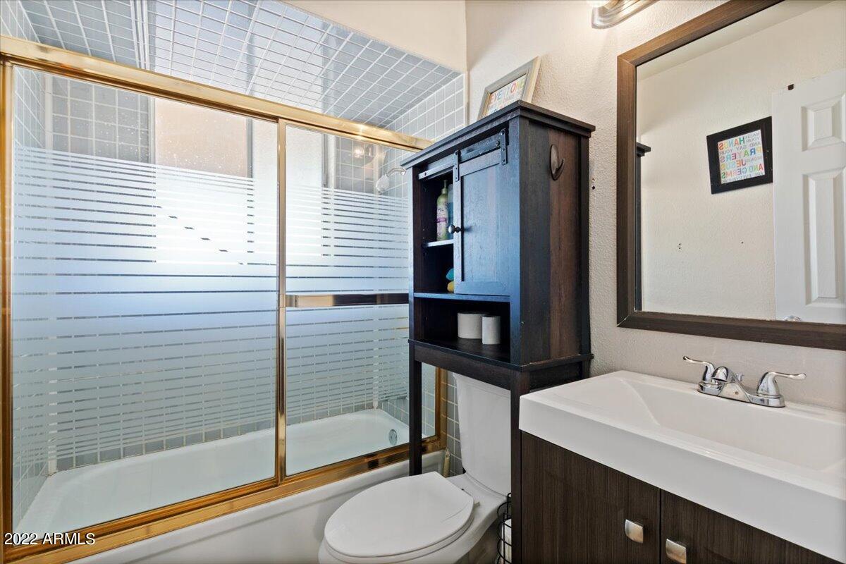 3820 West Wethersfield Road Phoenix, AZ 85029 - Photo 18 of 21 18-Bathroom