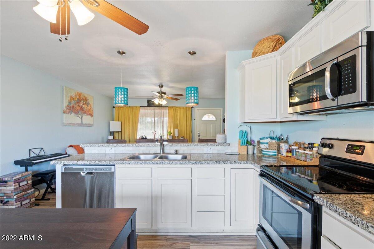 3820 West Wethersfield Road Phoenix, AZ 85029 - Photo 5 of 21 05-Kitchen