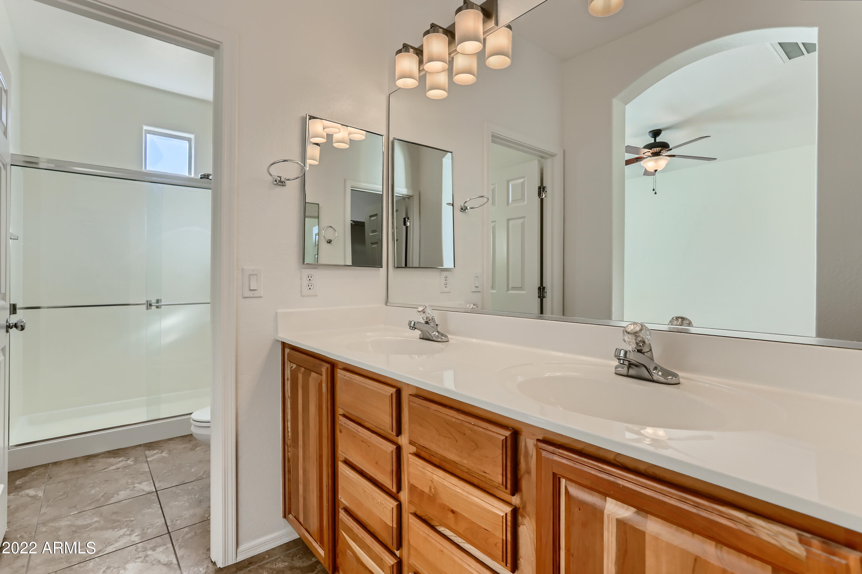 15345 West Charter Oak Road Surprise, AZ 85379 - Photo 19 of 33 18-775822582-22 Primary Bathroom