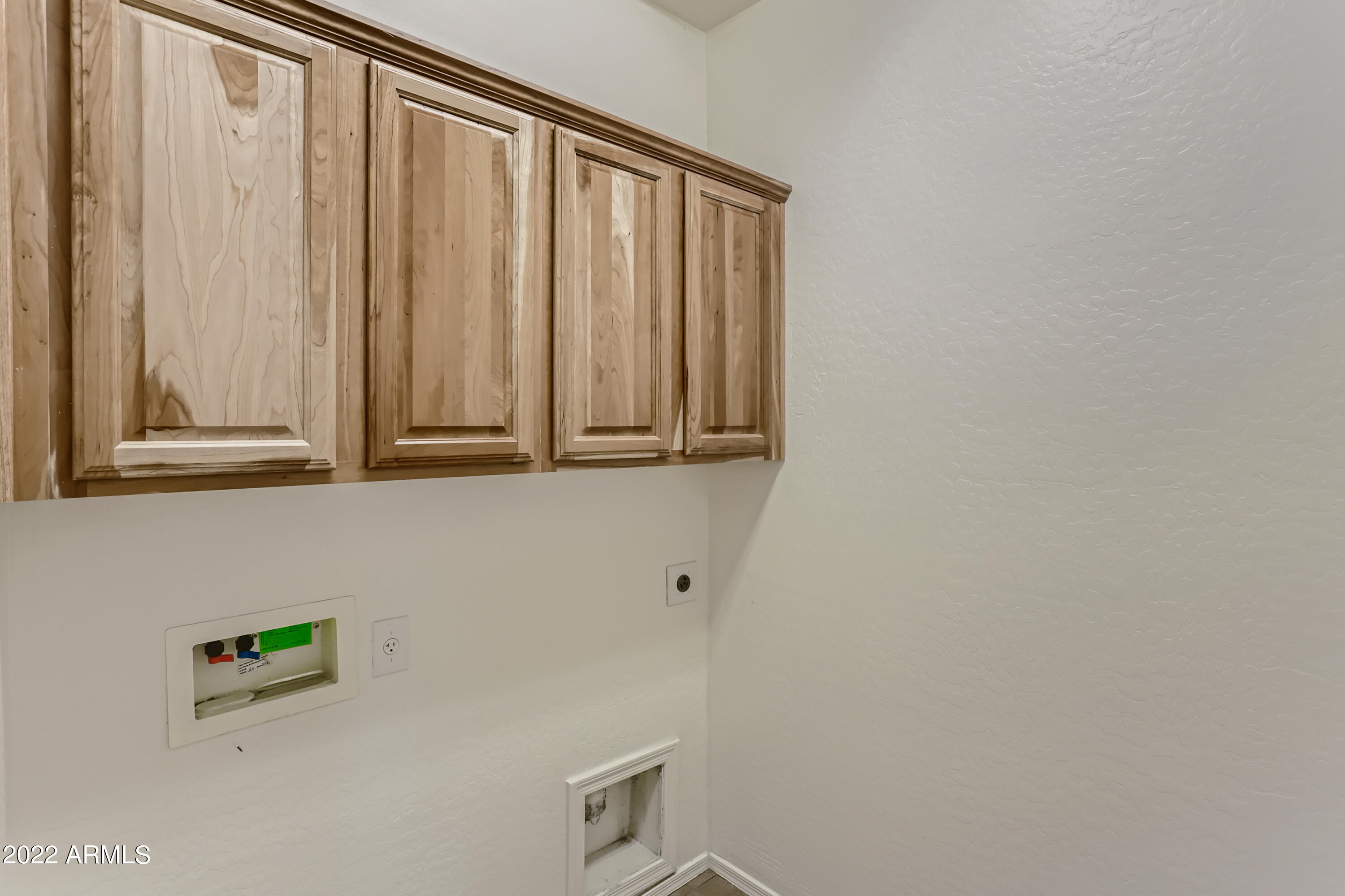 15345 West Charter Oak Road Surprise, AZ 85379 - Photo 27 of 33 26-112413137-30 Laundry Room
