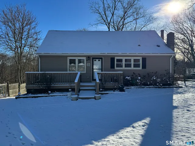 $289,000 | 11 Blumenthal Drive, Montville, CT 06382