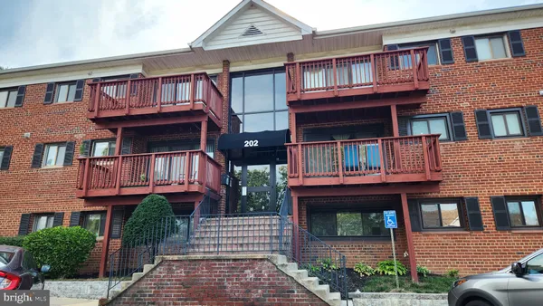 $2,200 | 202 Skyhill Road, Unit 7, Alexandria, VA 22314