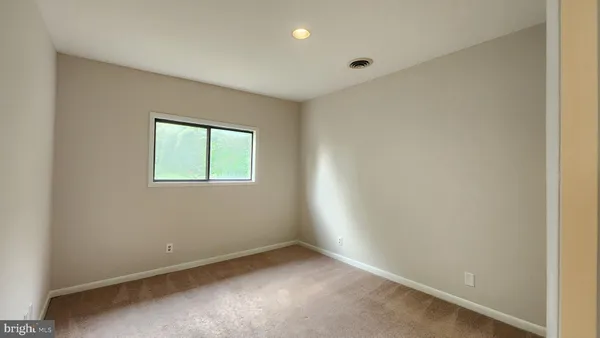 $2,200 | 202 Skyhill Road, Unit 7, Alexandria, VA 22314