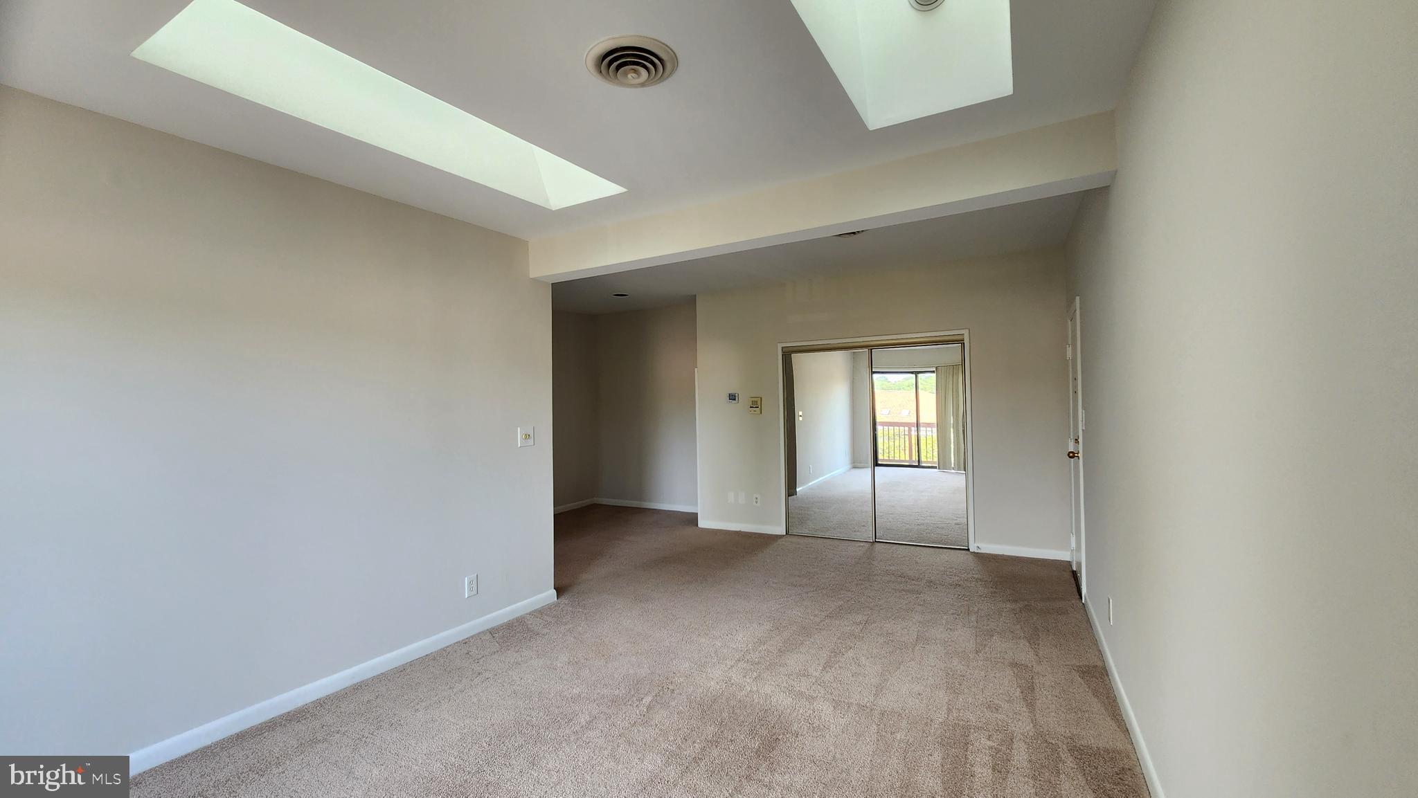 202 Skyhill Road, Unit 7 Alexandria, VA 22314 - Photo 3 of 15