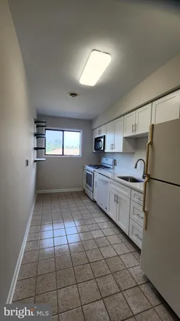 $2,200 | 202 Skyhill Road, Unit 7, Alexandria, VA 22314