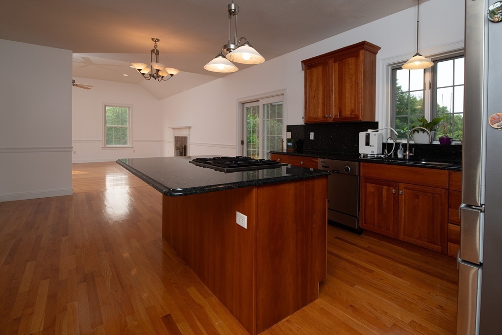 23 Summerfield Road Amherst, MA 01002 - Photo 13 of 42