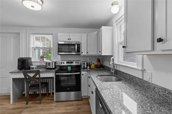 $2,750 | 44 Bedlow Avenue, Newport, RI 02840