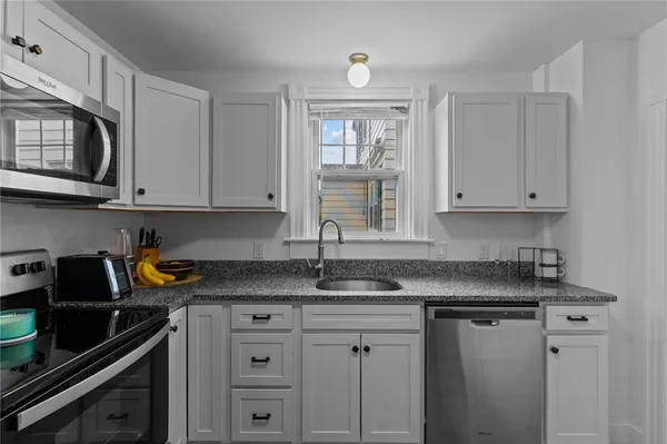 $2,750 | 44 Bedlow Avenue, Newport, RI 02840
