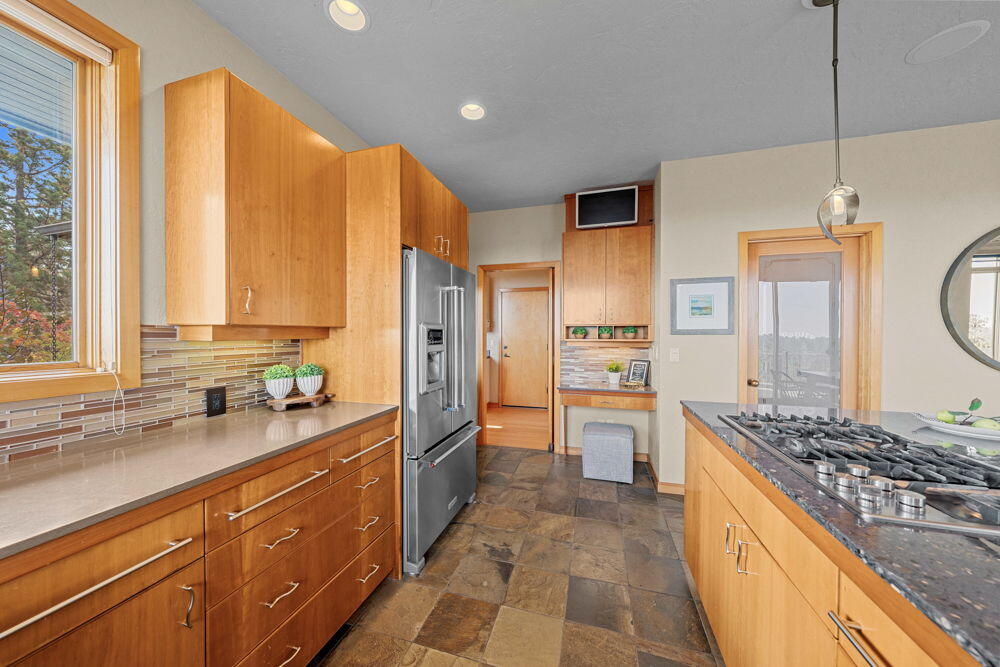 885 Northwest Chelsea Loop Bend, OR 97703 - Photo 34 of 57 78C 40-web-or-mls-Riley_Visuals-40 - Cop