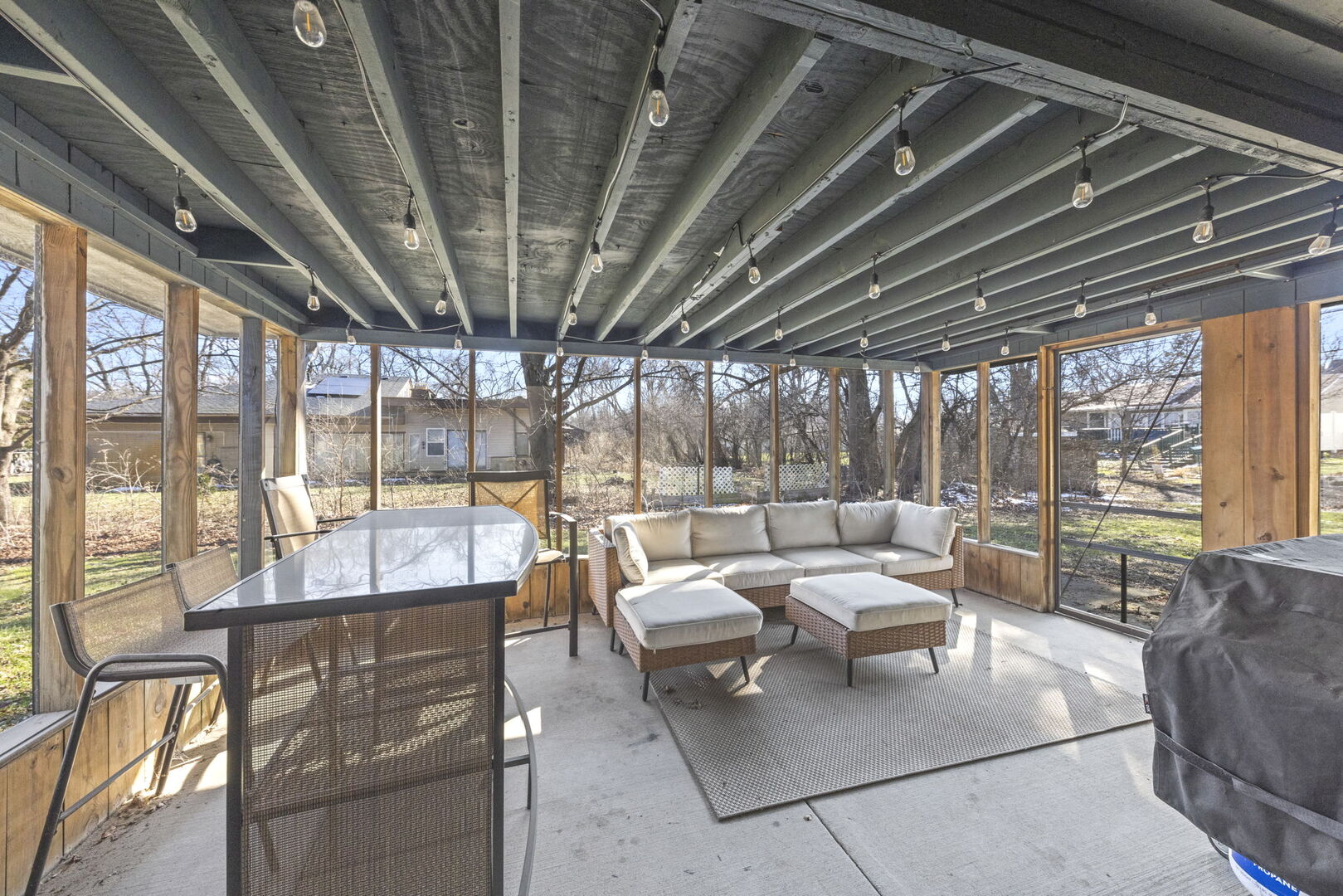 1100 South Westmore-Meyers Road Lombard, IL 60148 - Photo 18 of 28 a living room with furniture