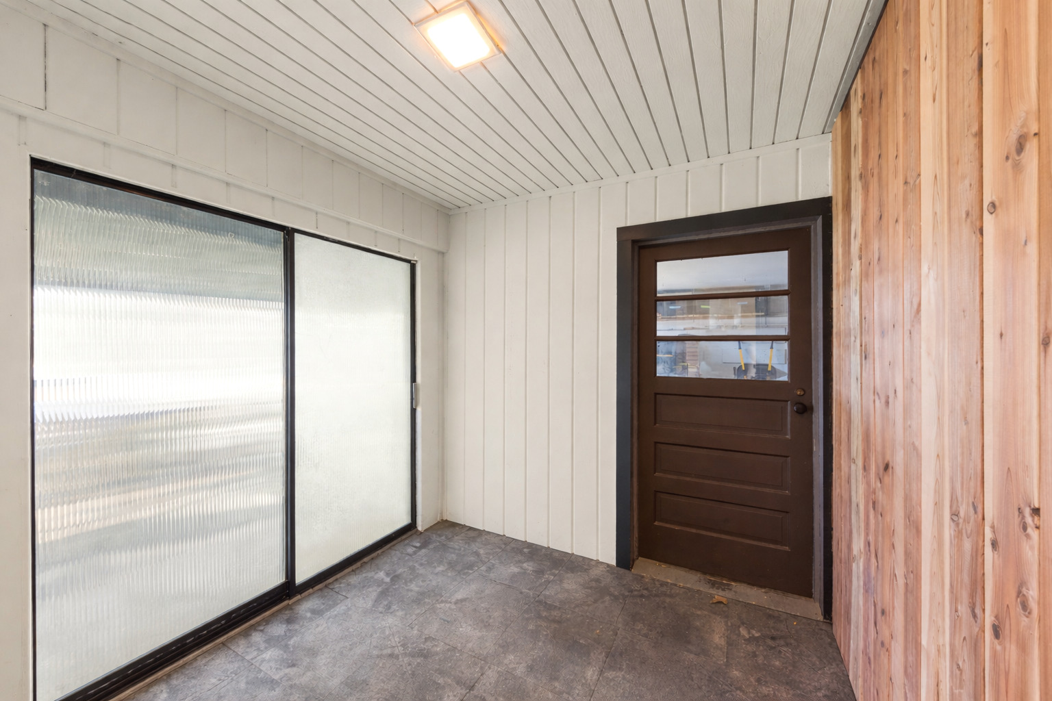 1100 South Westmore-Meyers Road Lombard, IL 60148 - Photo 19 of 28 a view of an empty room and window