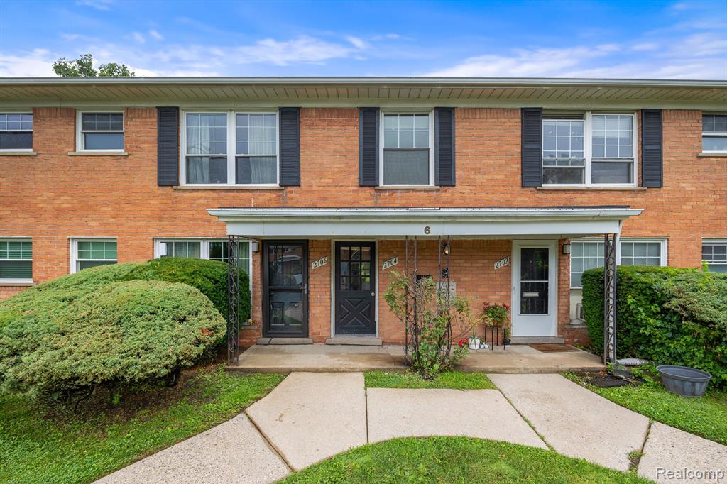 2704 West 13 Mile Road, Unit 12 Royal Oak, MI 48073 - Photo 1 of 20