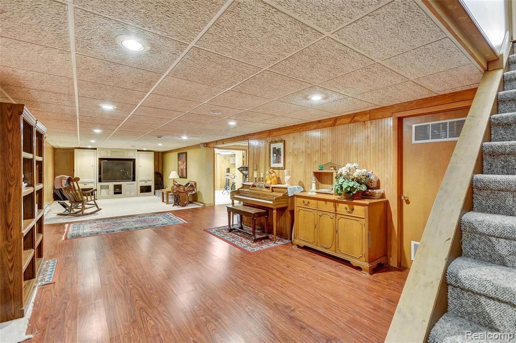 11271 North Rushton Road South Lyon, MI 48178 - Photo 21 of 50
