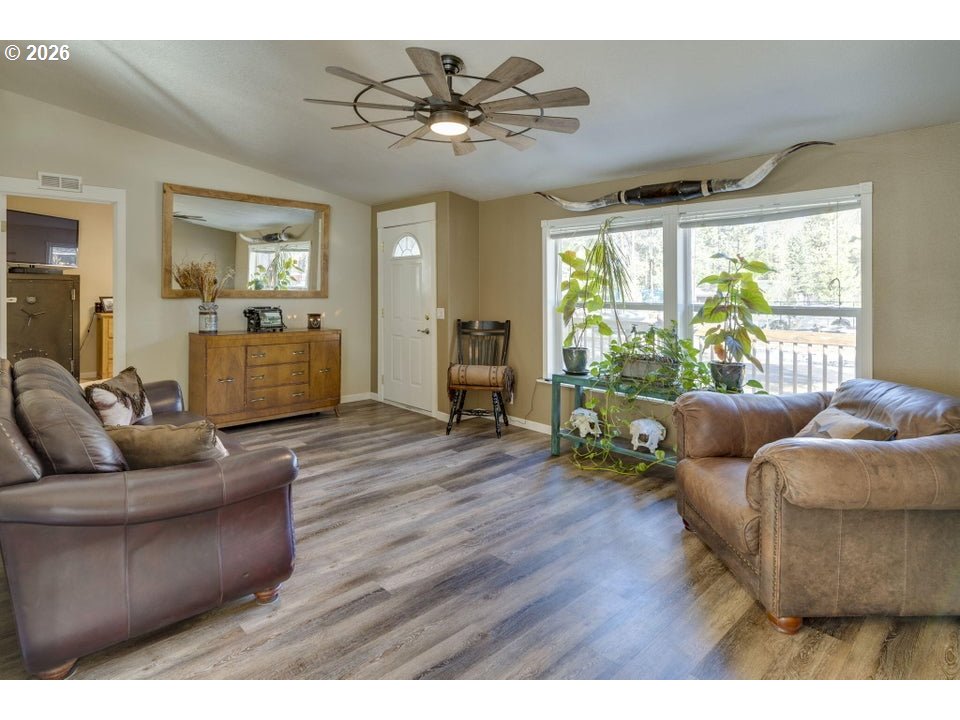 17575 Sutter Street La Pine, OR 97739 - Photo 4 of 38